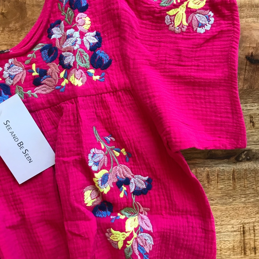 Embroidered floral top! - Picture 5 of 6